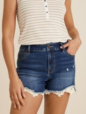 Maurices  NEW Womens 12 Blue High Rise Crochet Lace Boho Distressed Denim Shorts
